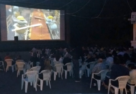 Éxito da Noite de Cine con arredor de 200 participantes na proxección realizada na Carballeira de Rodiño